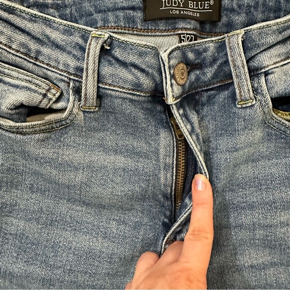 Judy Blue Slim Fit Women’s High Waist Medium Wash Side Fray Jeans Sz 5/27 GUC - Picture 4 of 9
